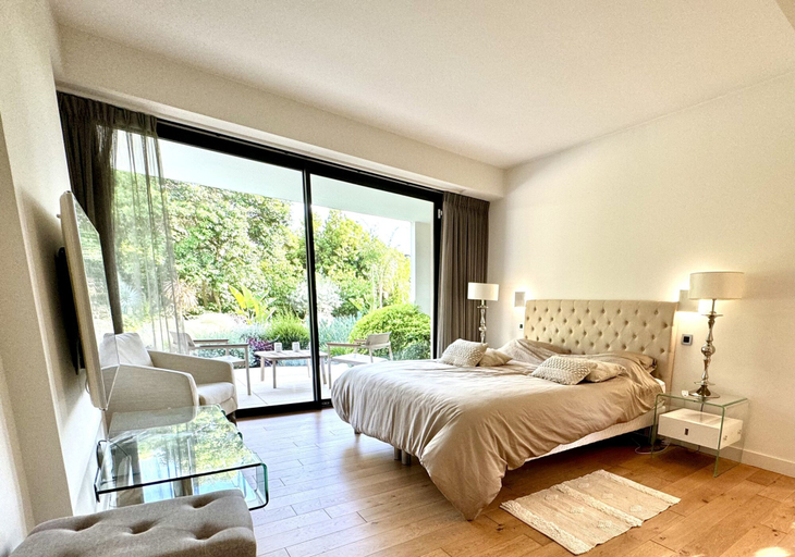 Room 2, 004 Villa Le Palm in Le Cannet, Alpes-Maritimes