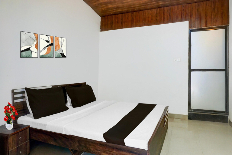 Room 4, Classic A J Cottage, Pune