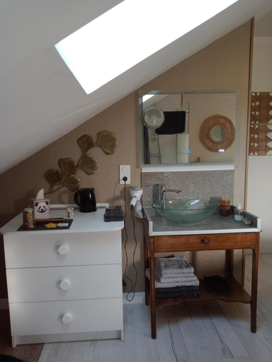 Bathroom 2, La Maison, Côte-d'Or