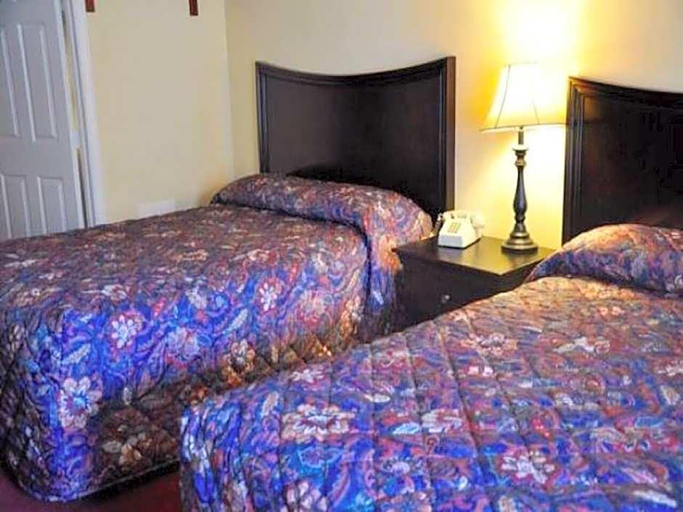 Bedroom 2, Countryside Motel, Putnam