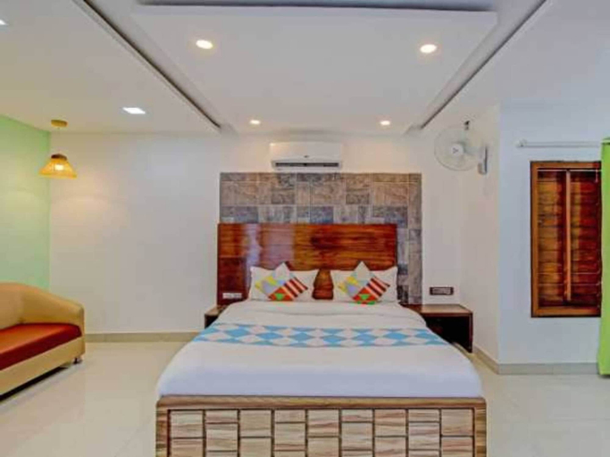 Room 5, Super Collection O Vardhan House, Pune
