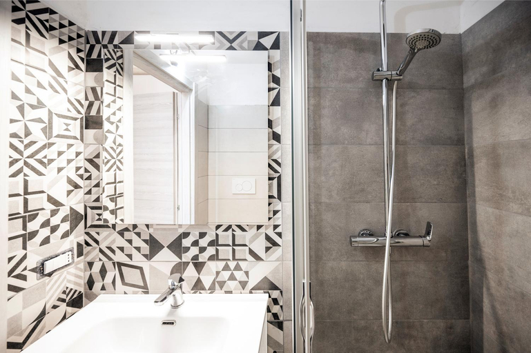 Bathroom 3, Palazzo Costantini, Lecce