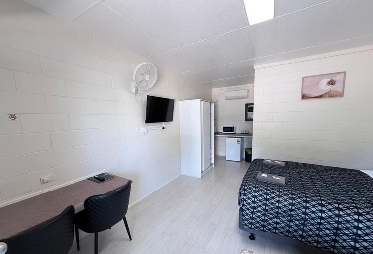 Bedroom, Tropical City Motor Inn, Burdekin