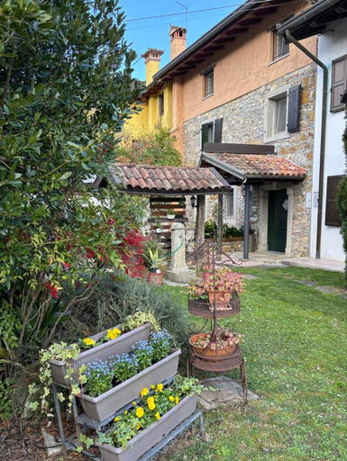 Others 2, Villa Rose, Udine