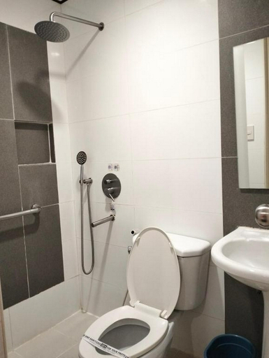Bathroom 4, Hotel Sogo Roxas Blvd, Makati City