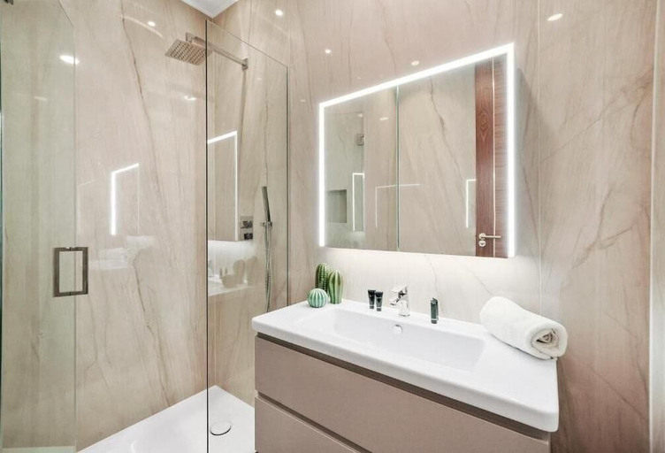 Bathroom 3, Gloucester Place, London