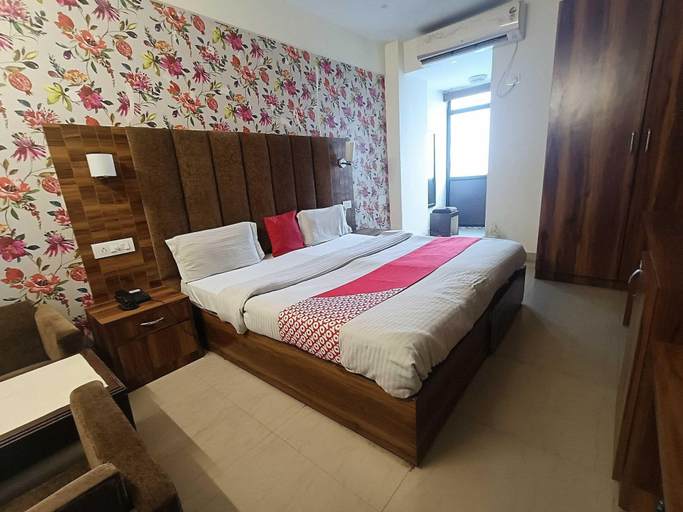Room 3, Collection O Lansdowne Viewpoint, Garhwal