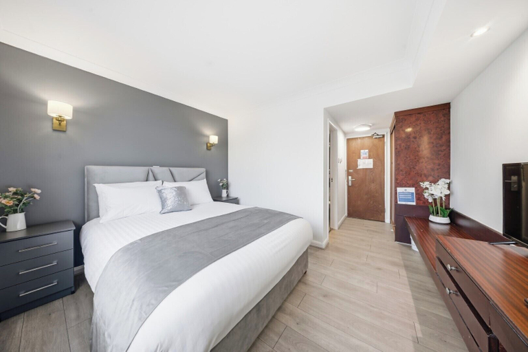 Bedroom 4, The Greyhound Hotel, Wigan
