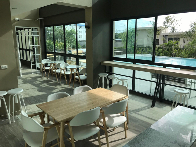 Food & Drinks 5, The Residence Thepkanjana, Krathum Baen