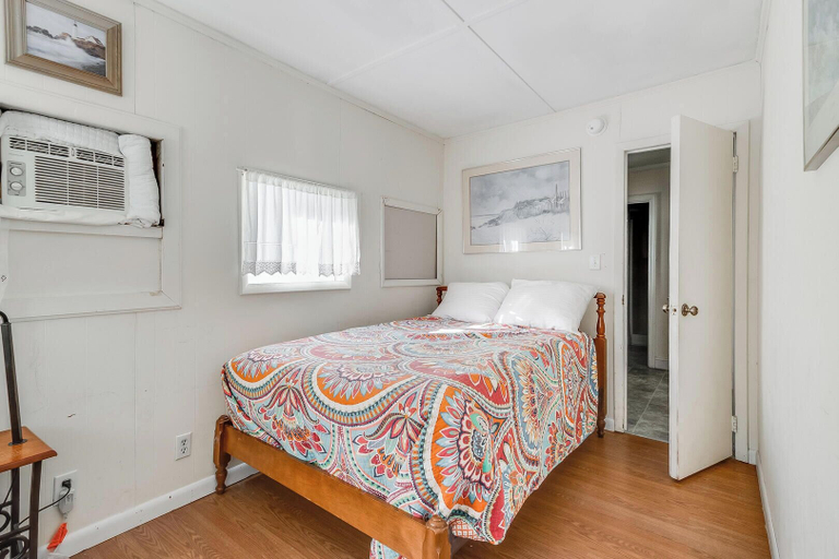 Room 4, Olive Avenue 3 APT #1, Sussex