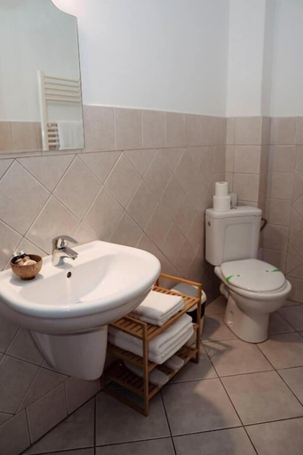 Bathroom 3, Piazzetta, Bacau