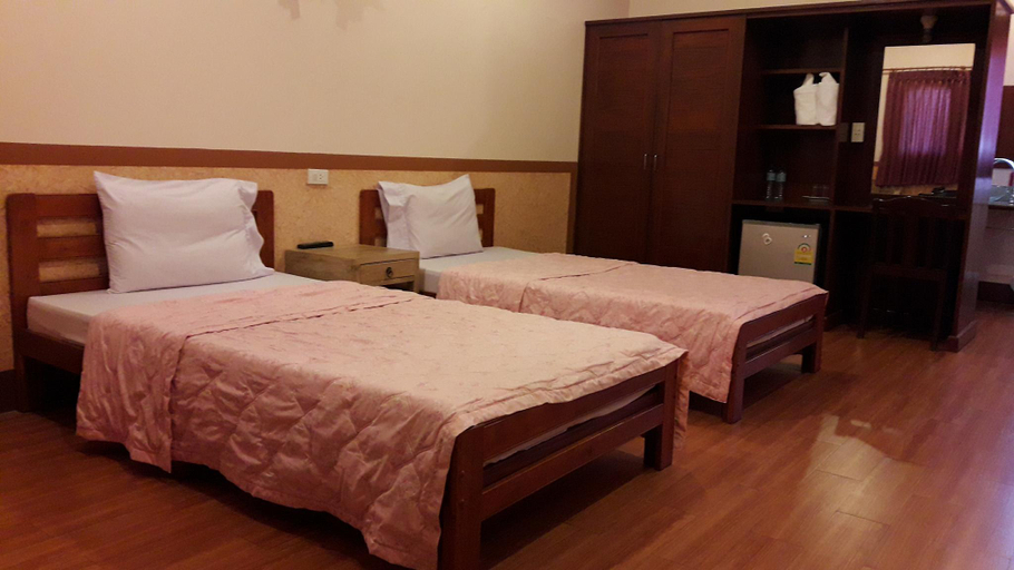 Others 4, P.N. Hotel 2018, Fang