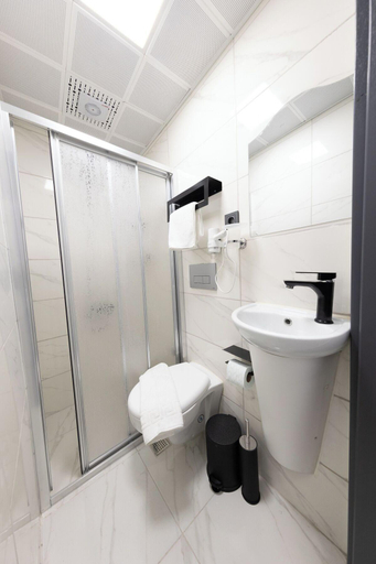 Bathroom 5, AYA LANGA HOTEL, Fatih