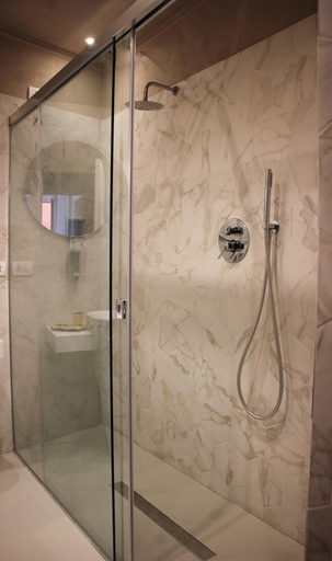 Bathroom 5, Scene Suites Apartments, Catania