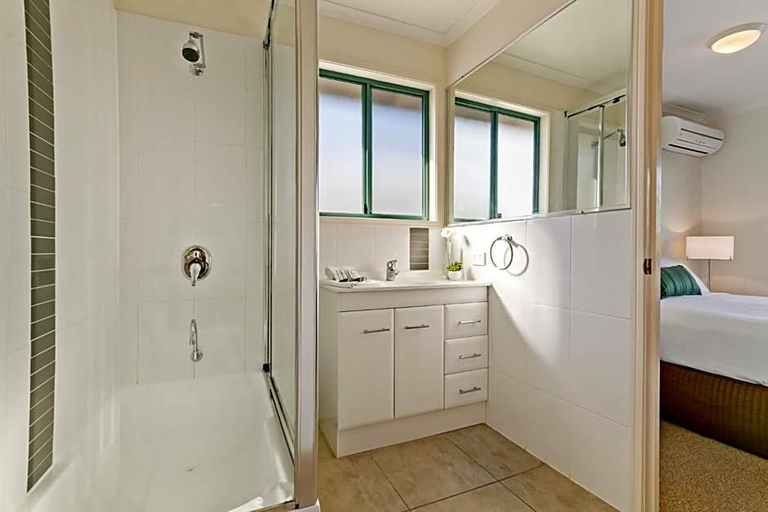 Bathroom 3, Terrapin Apartments, Noosa - Noosa-Noosaville