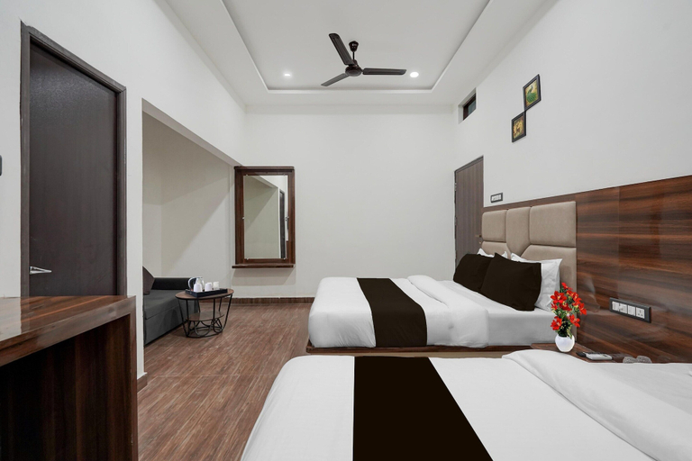 Room 5, Super Collection Varanasi Suites, Varanasi