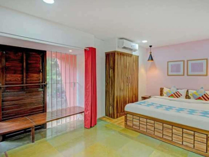 Room 4, Super Collection O Vardhan House, Pune