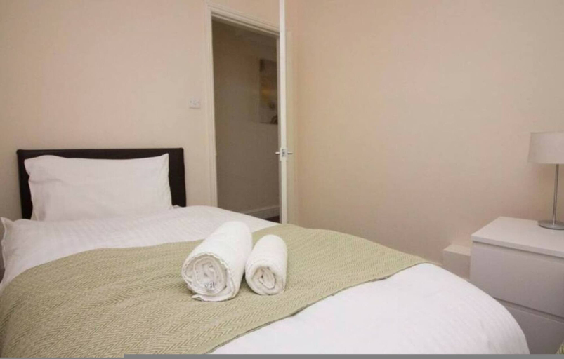 Room 5, Southampton House - 2 Bedroom Accommodation, Southampton