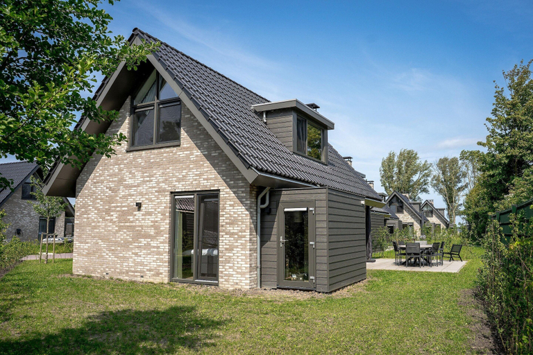 Exterior 3, Sea View Apartment With Terrace for 8, Gaasterlân-Sleat