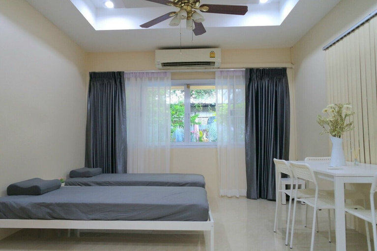 Room 3, At 38 Don Mueang, Bang Khen