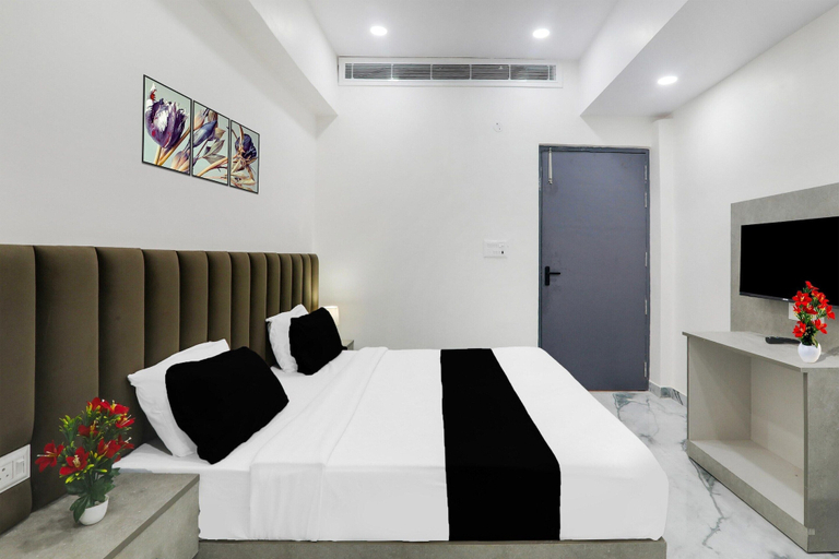 Room 5, Deluxe With Twin Bed JR inn, Lucknow