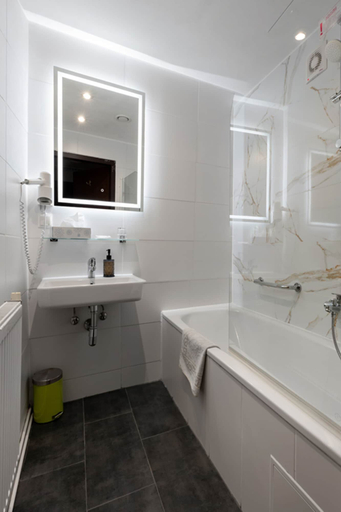 Bathroom 4, Hotel Mozart, Wien