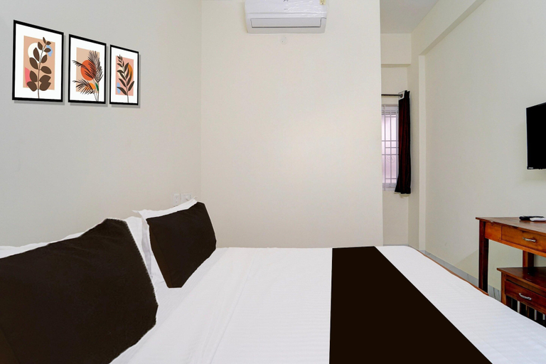 Room 4, Deluxe Nira Residency, Coimbatore