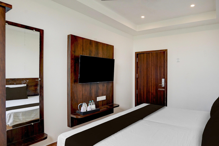 Room 2, Deluxe Arasu Comforts, Hassan