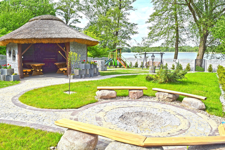 Garden 4, Large House With Private Garden, Right on the Lake, Świebodzin