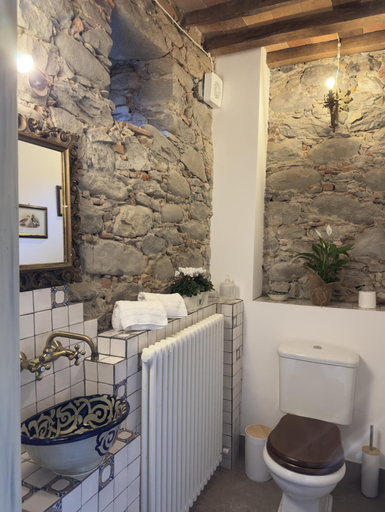 Bathroom 5, Burlamacchi Villas, Lucca