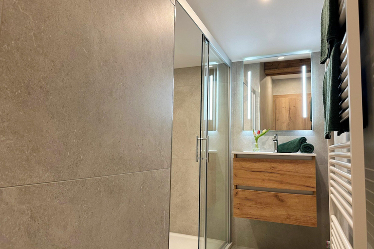 Bathroom 2, Leogang: Apartment With Mountain Views, Zell am See