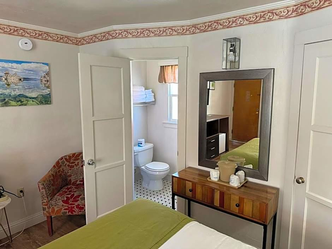 Bedroom 3, Silver Maple Inn And The Cain House, Mono