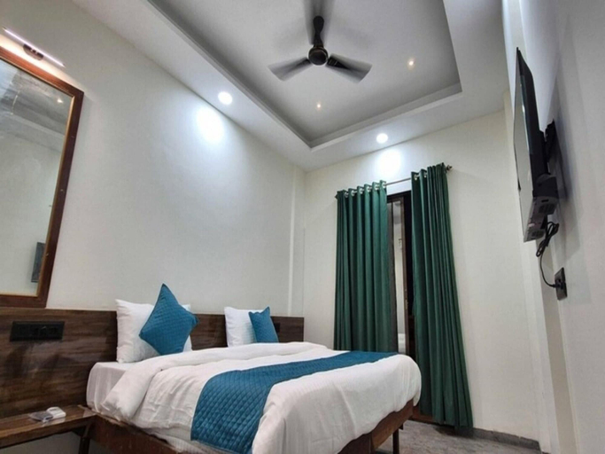 Room 2, Townhouse Oak Pawana Road Lonavala, Pune