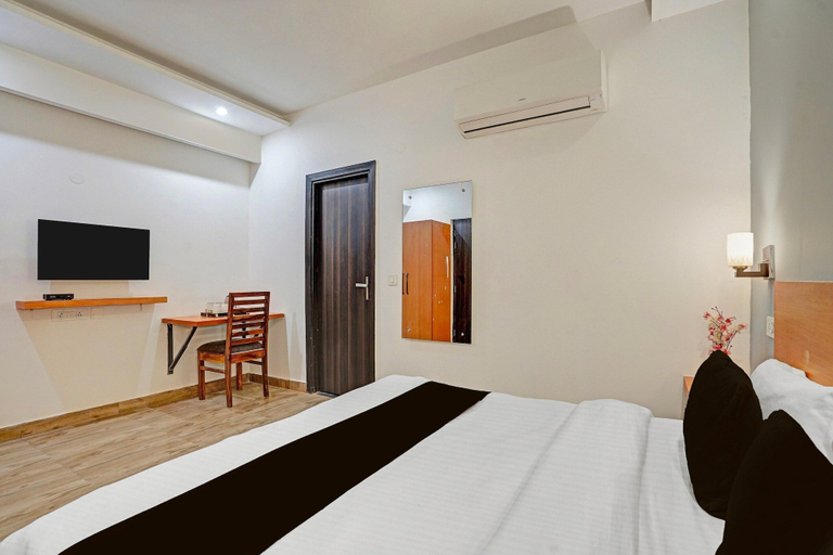 Room 3, Super Townhouse Sector 9 Gurgaon, Gurgaon