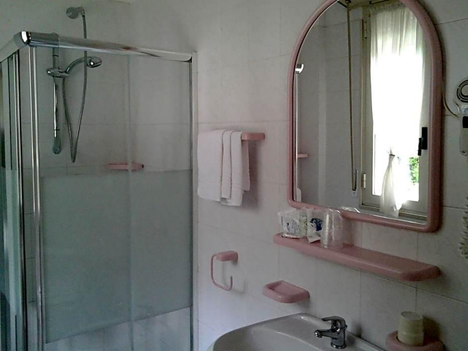 Bathroom, Hotel Suisse, Ravenna