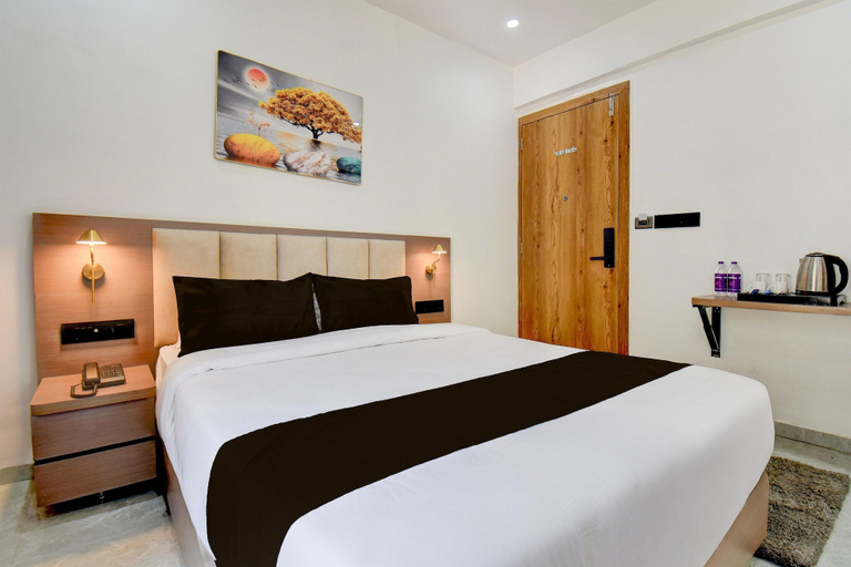 Room 5, POP 84260d Hotel City Centre, Pune