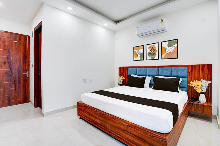Room 5, Classic With Balcony Viva Residency, Gautam Buddha Nagar