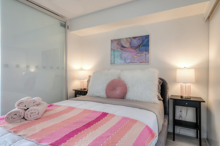 Room 4, Harbourgrid Suites, Toronto