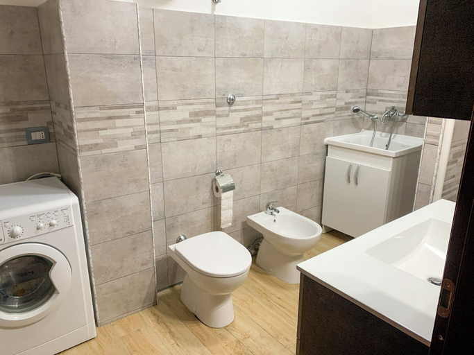 Bathroom 3, Mariposa, Cagliari