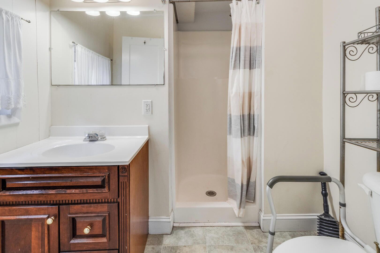 Bathroom, Olive Avenue 3 APT #1, Sussex