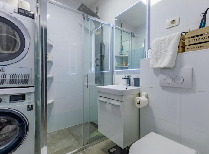 Bathroom 2, Artsea Apartment, Zadar