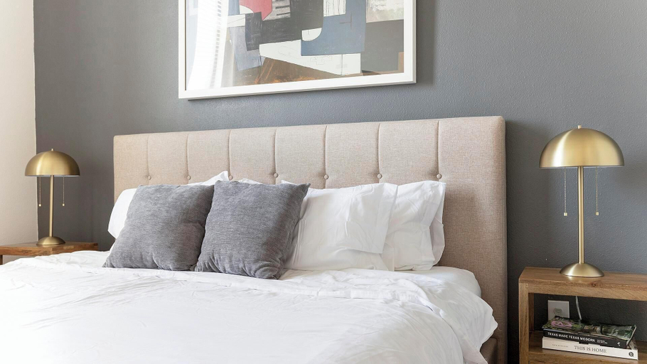 Room 3, Landing Apartments Near Southtown, Bexar