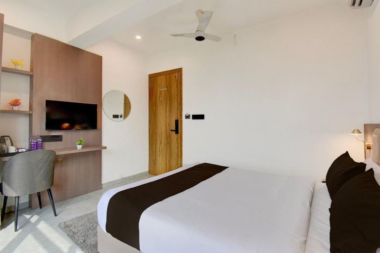 Room 5, POP 84260d Hotel City Centre, Pune