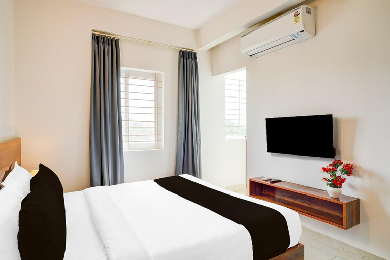 Room 3, Deluxe Hebbal Townhouse, Bangalore