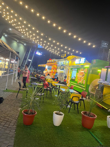 Food & Drinks 3, Noida Apartments, Gautam Buddha Nagar