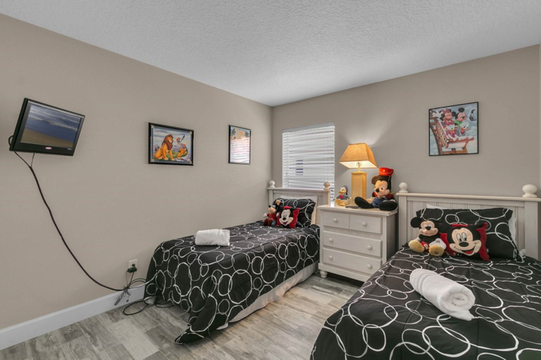 Room 5, Solana Resort Homes, Polk
