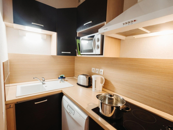 Private kitchen 2, Apartment Near Couloubret Thermal Bath, Ariège