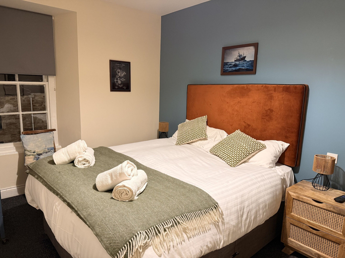 Bedroom 2, The Black Swan, Cornwall