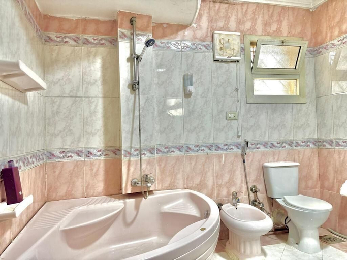 Bathroom 3, Elite Apartments in Mohandseen-Families, Ad-Duqi