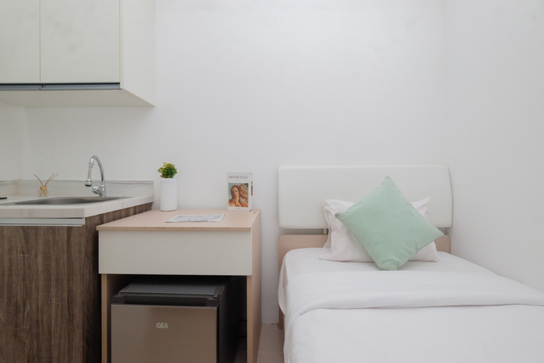 Bedroom 5, Homey and Minimalist Studio Room at Apartment Vittoria Residence By Travelio, Jakarta Barat